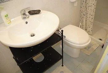 לינה וארוחת בוקר Delfina 4*